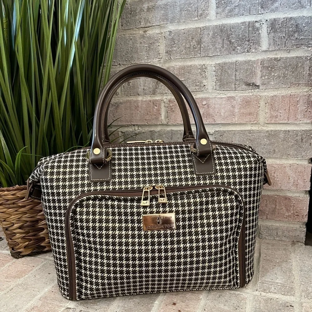 London Fog Black and White Travel Bag - Picture 1 of 15